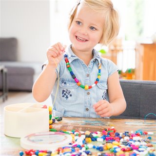 Lacing beads - 640 pieces and 8 cords